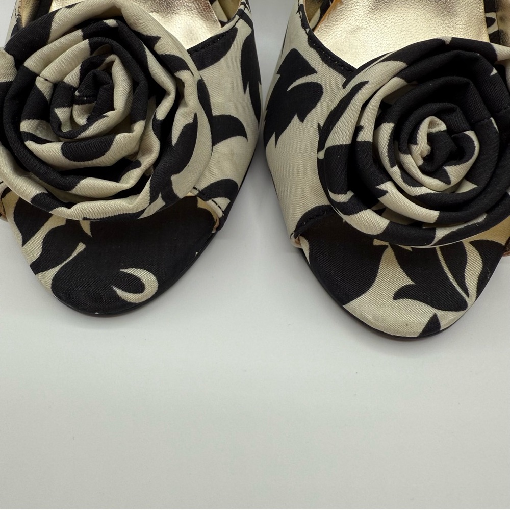 Anne Klein Peep Toe Rosette Heels Black Cream Floral Elegant Pumps Size 7 - Picture 5 of 16